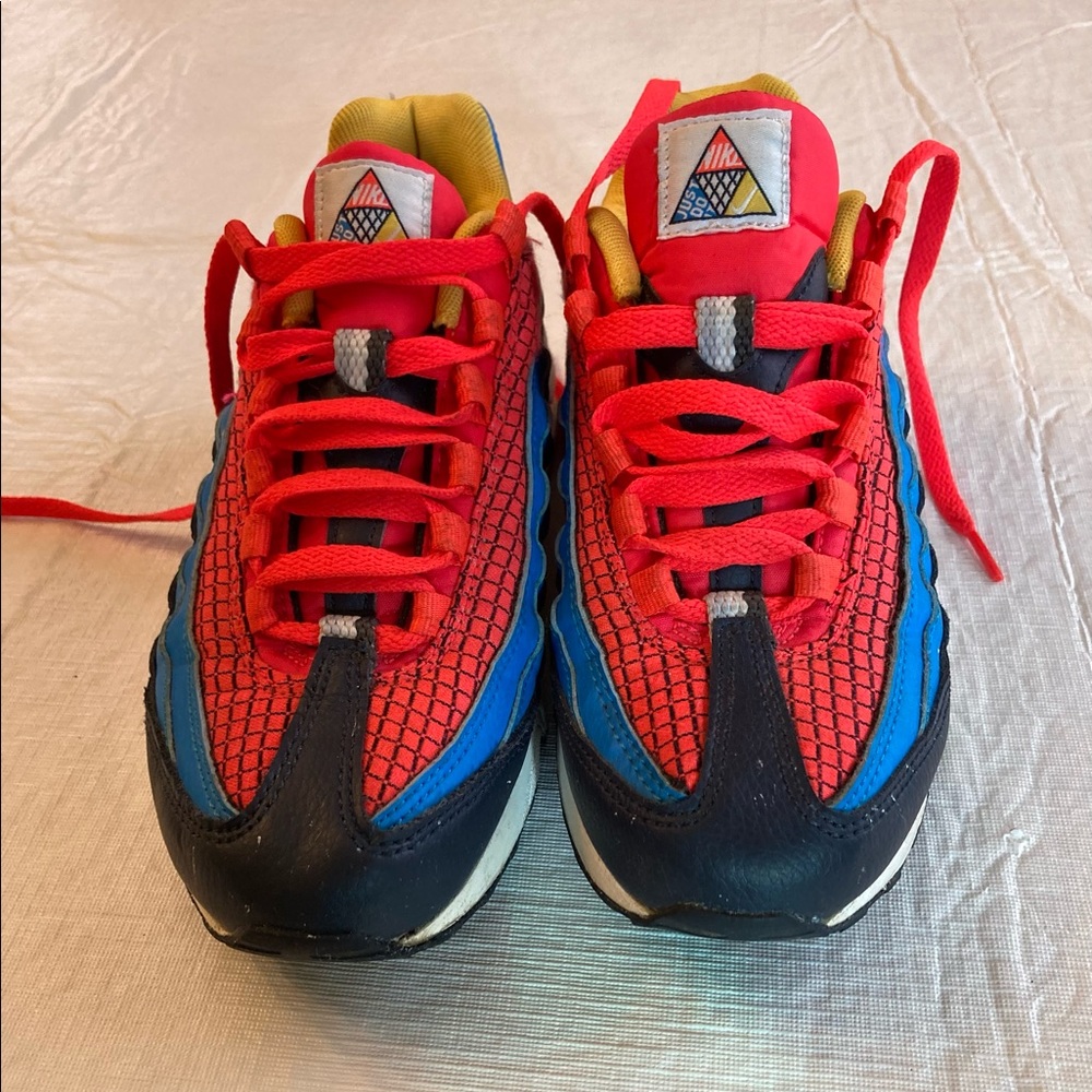Boys Nike Air multicolored sneakers, size 6